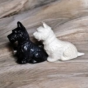 Vintage Double Scotties Pin. Black and white Scotties brooch plastic